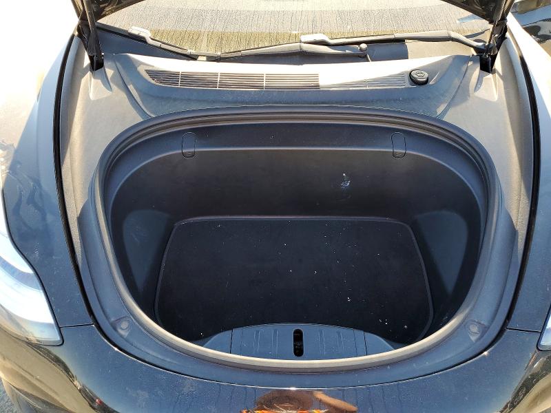 Продажа на аукционе авто 2018 Tesla Model 3, vin: 5YJ3E1EA4JF165817, номер лота: 45890386