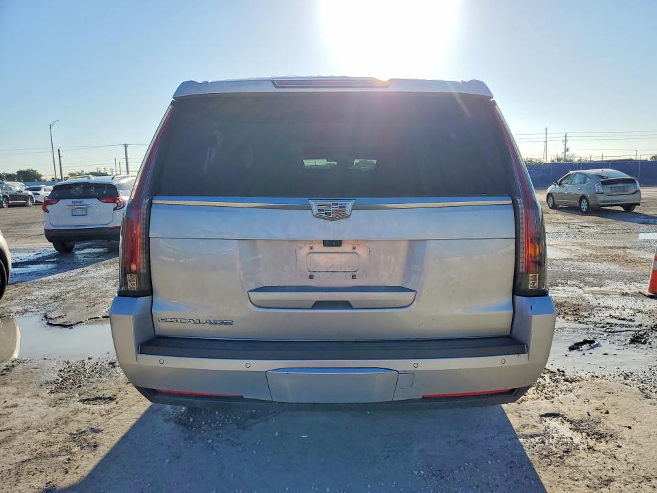 46237466 :رقم المزاد ، 1GYS3HKJ2LR178314 vin ، 2020 Cadillac Escalade مزاد بيع