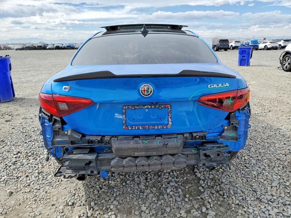 42017016 :رقم المزاد ، ZARFAEEN9J7589847 vin ، 2018 Alfa Romeo Giulia مزاد بيع
