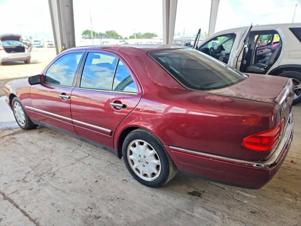 48253996 :رقم المزاد ، WDBJF25H8XA825025 vin ، 1999 Mercedes-benz E مزاد بيع