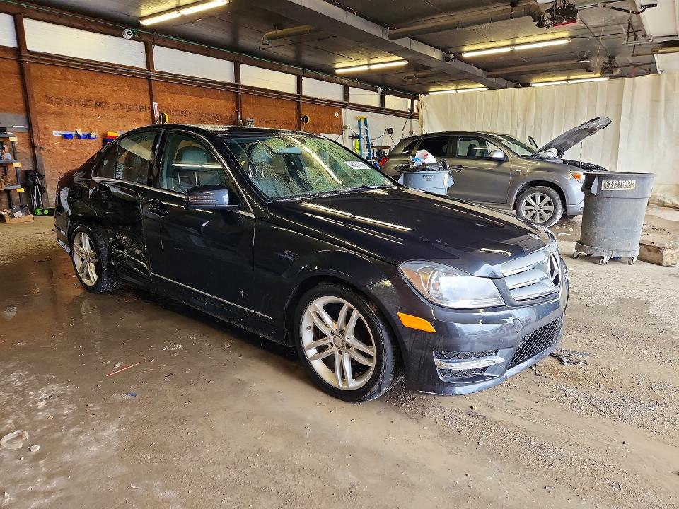 46651486 :رقم المزاد ، WDDGF8BBXCR199445 vin ، 2012 Mercedes-benz C مزاد بيع