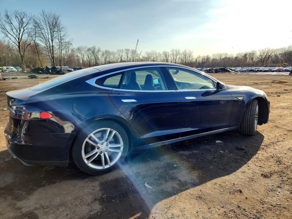 45665926 :رقم المزاد ، 5YJSA1CN4DFP26468 vin ، 2013 Tesla Model S مزاد بيع