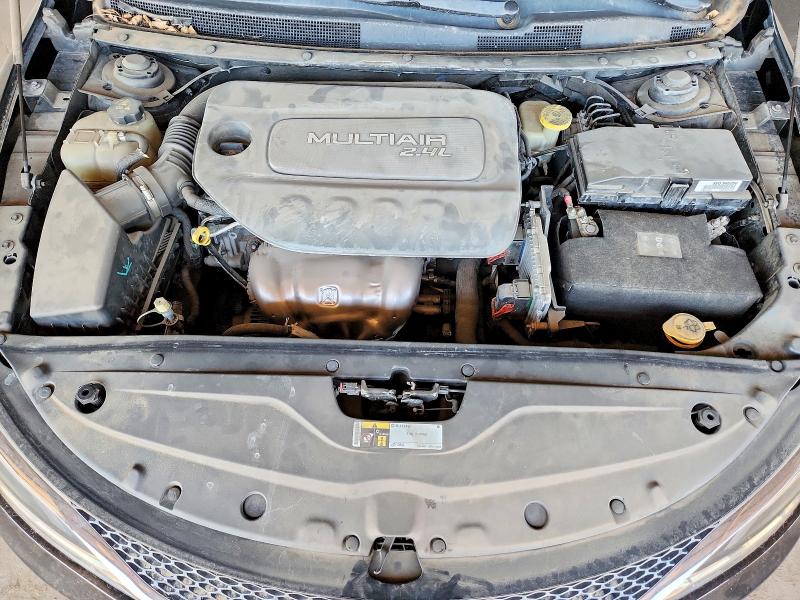 47530506 :رقم المزاد ، 1C3CCCCB0FN529287 vin ، 2015 Chrysler 200 مزاد بيع