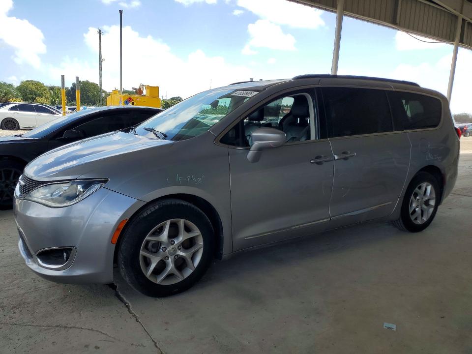 Продажа на аукционе авто 2017 Chrysler Pacifica, vin: 2C4RC1BG6HR784815, номер лота: 41650906