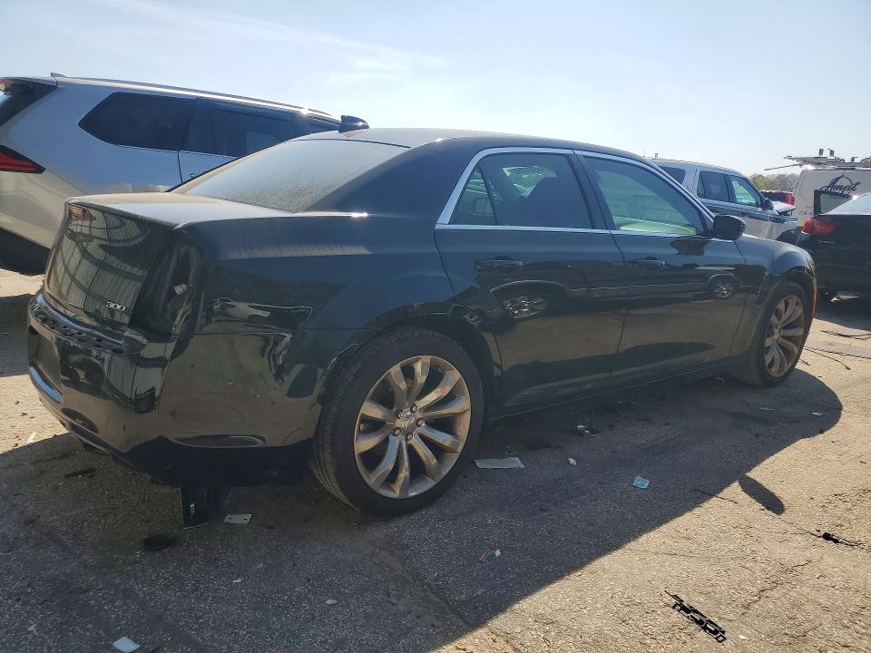 45988356 :رقم المزاد ، 2C3CCAAG9JH165052 vin ، 2018 Chrysler 300 مزاد بيع