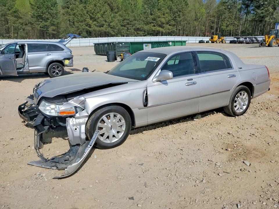46834496 :رقم المزاد ، 2LNBL8CV7BX755958 vin ، 2011 Lincoln Town Car مزاد بيع