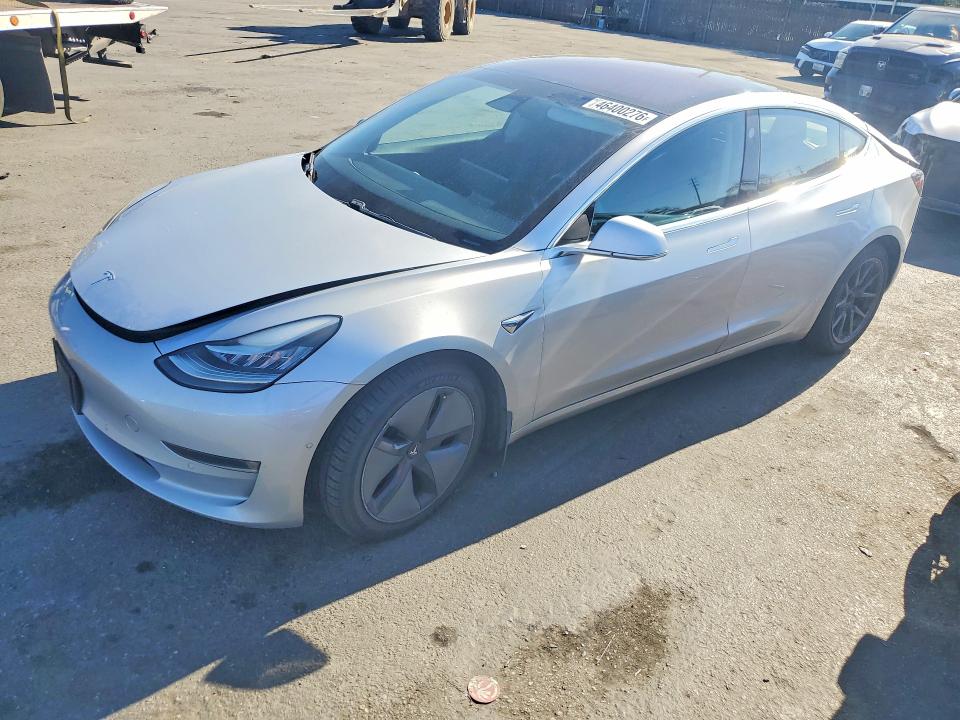 46400276 :رقم المزاد ، 5YJ3E1EA2JF052187 vin ، 2018 Tesla Model 3 مزاد بيع