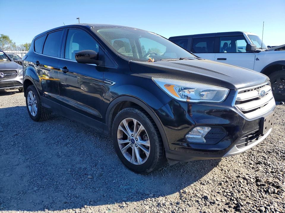 2017 Ford Escape მანქანა იყიდება აუქციონზე, vin: 1FMCU0GD4HUB82862, აუქციონის ნომერი: 45549356