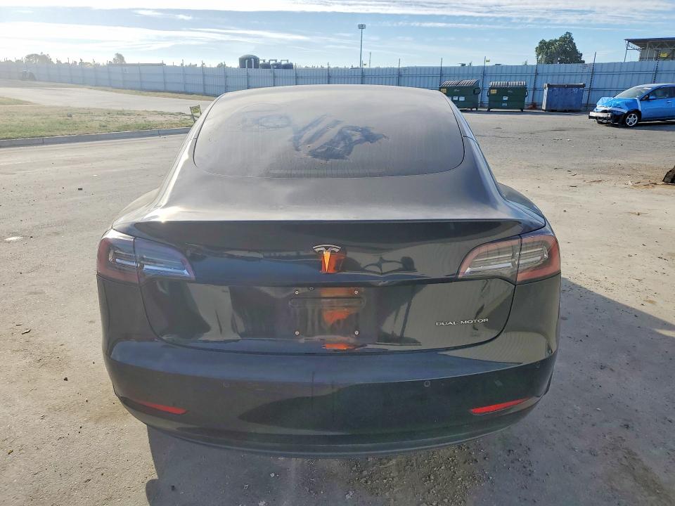 47627886 :رقم المزاد ، 5YJ3E1EB6JF178643 vin ، 2018 Tesla Model 3 مزاد بيع