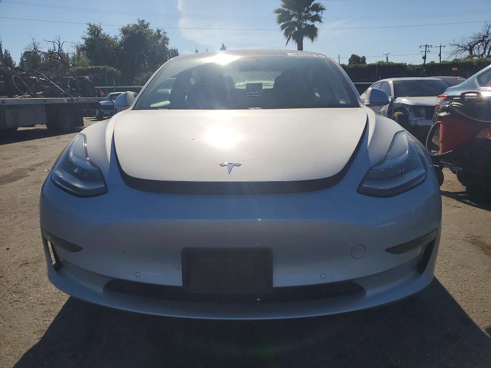 46400276 :رقم المزاد ، 5YJ3E1EA2JF052187 vin ، 2018 Tesla Model 3 مزاد بيع