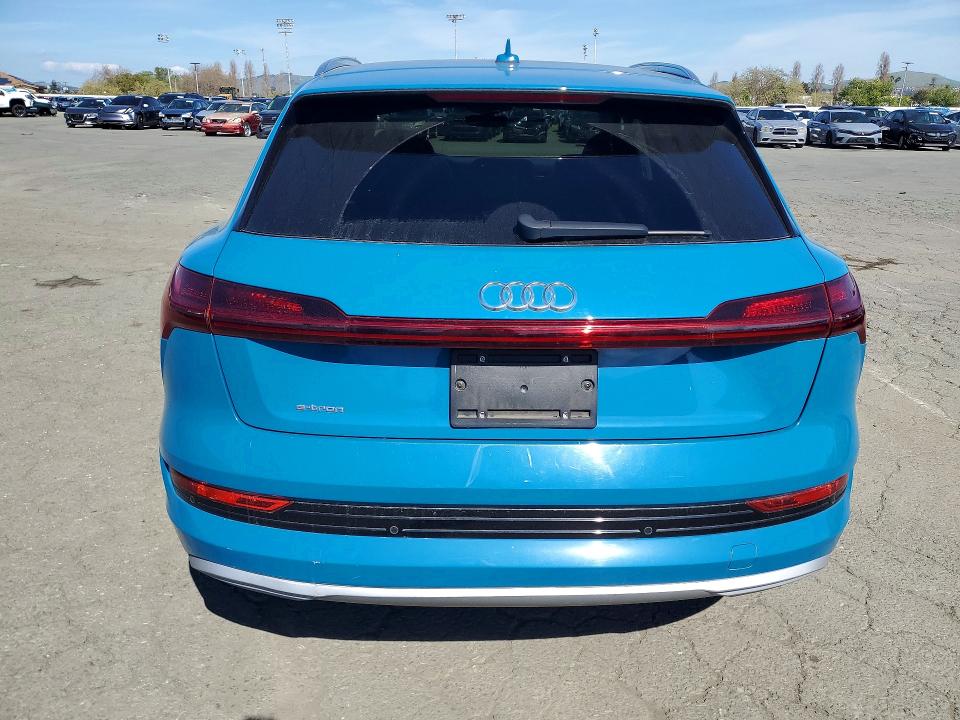 Продажа на аукционе авто 2019 Audi E-tron, vin: WA1VAAGEXKB010322, номер лота: 79940285