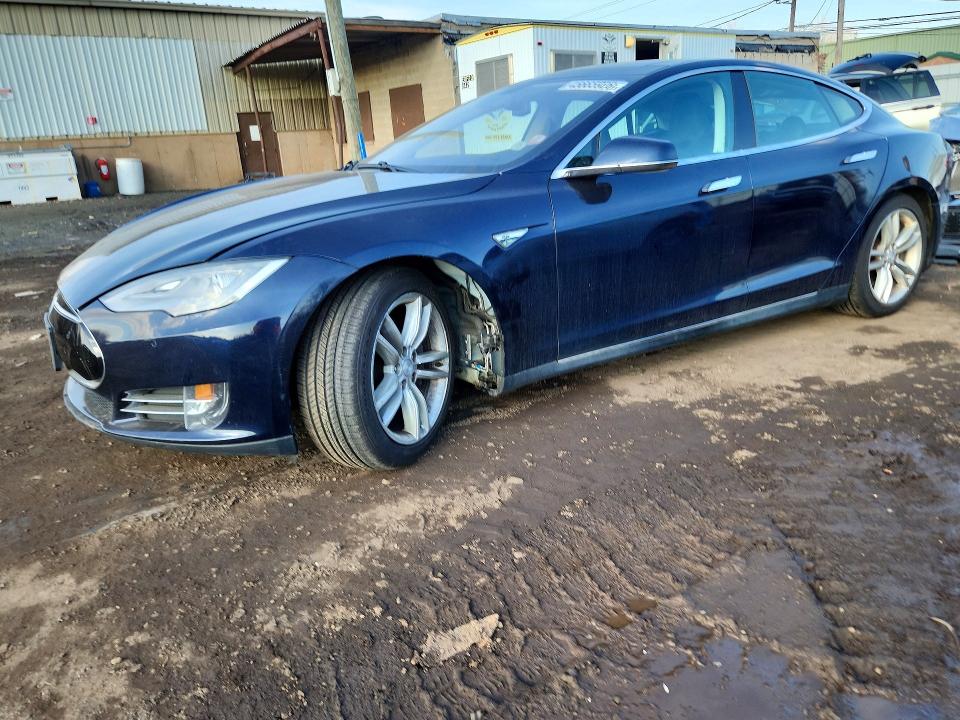 45665926 :رقم المزاد ، 5YJSA1CN4DFP26468 vin ، 2013 Tesla Model S مزاد بيع