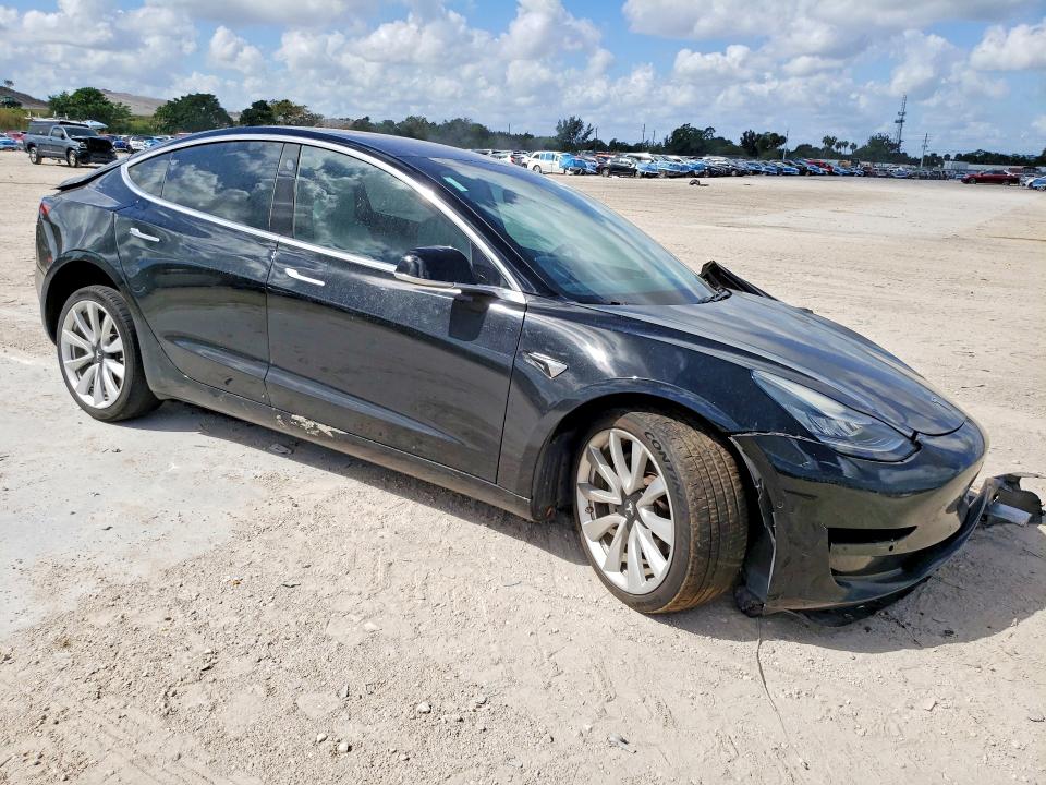45462386 :رقم المزاد ، 5YJ3E1EA4JF171312 vin ، 2018 Tesla Model 3 مزاد بيع