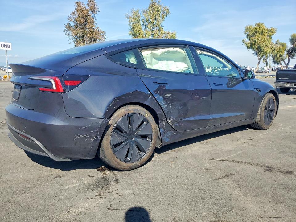 42074736 :رقم المزاد ، 5YJ3E1EAXSF970884 vin ، 2025 Tesla Model 3 مزاد بيع