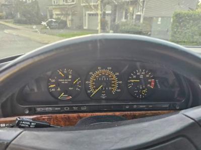 46744266 :رقم المزاد ، WDBCA45D9MA320337 vin ، 1987 Mercedes Benz 560 مزاد بيع
