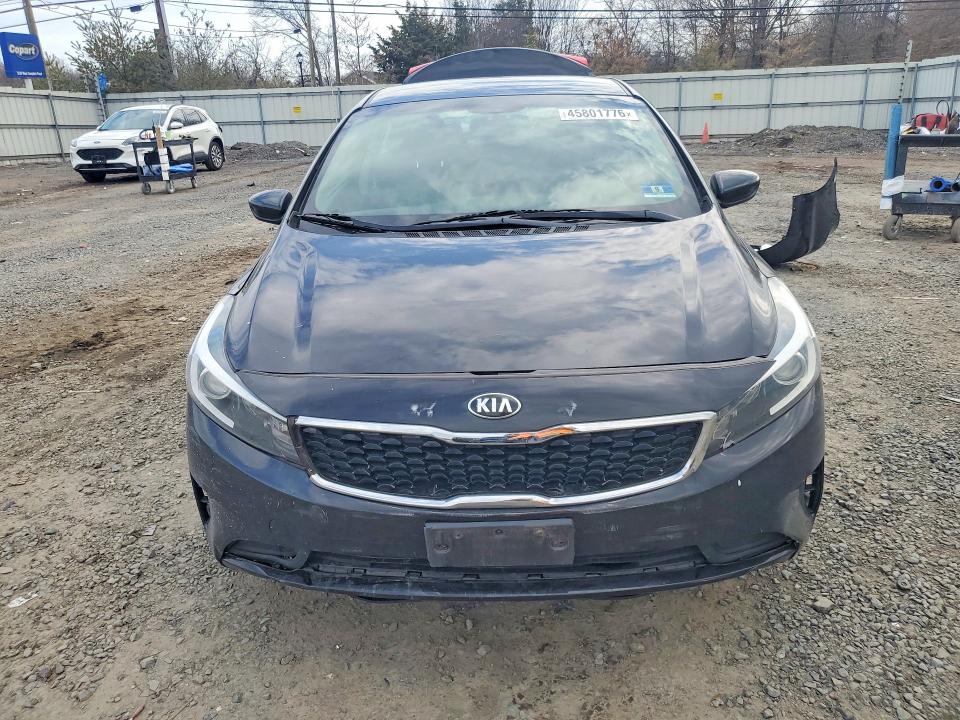 45801776 :رقم المزاد ، 3KPFK4A77JE272786 vin ، 2018 Kia Forte مزاد بيع