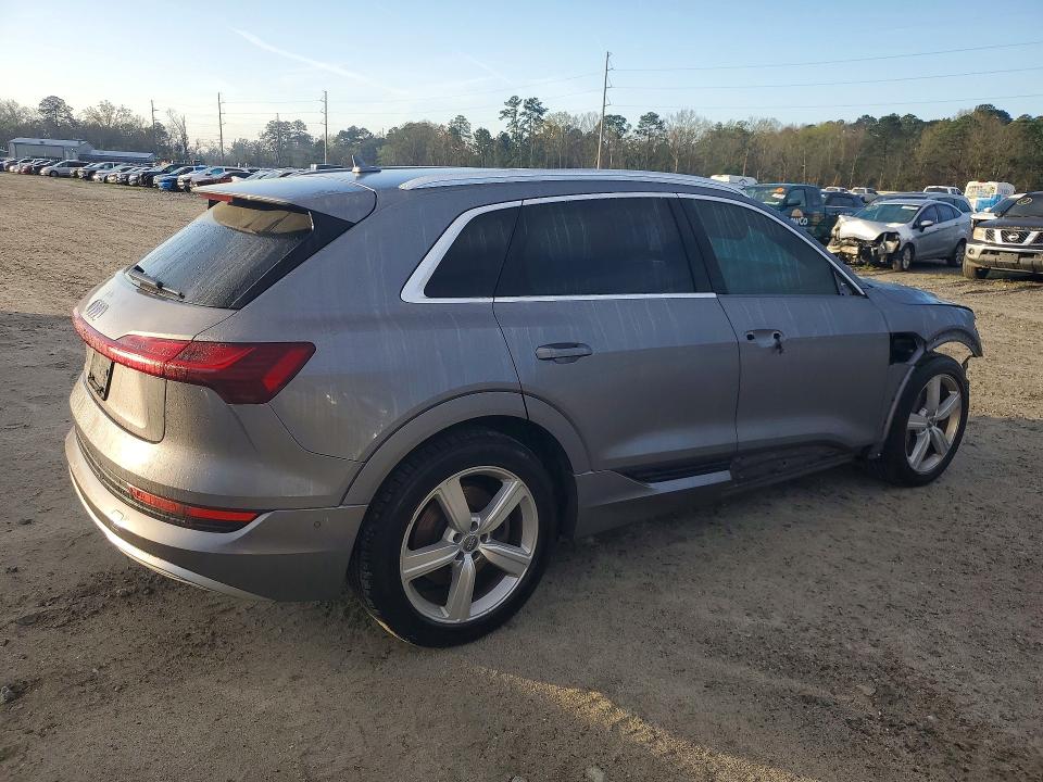 Продажа на аукционе авто 2019 Audi E-tron, vin: WA1VAAGE6KB015517, номер лота: 79705655