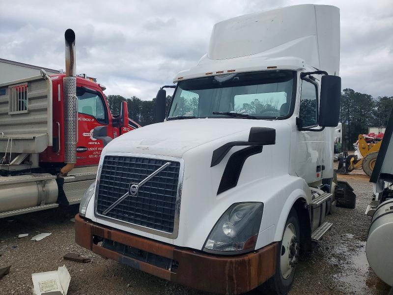 2015 Volvo Vnl მანქანა იყიდება აუქციონზე, vin: 4V4N19TG6FN922790, აუქციონის ნომერი: 77429705