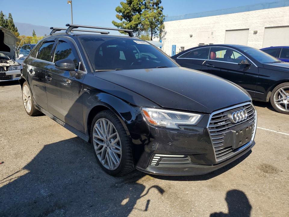 47195226 :رقم المزاد ، WAUSPBFF6JA060224 vin ، 2018 Audi A3 مزاد بيع