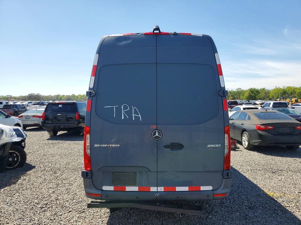 46536106 :رقم المزاد ، WD4PF1CD4KP115945 vin ، 2019 Mercedes Benz Sprinter مزاد بيع