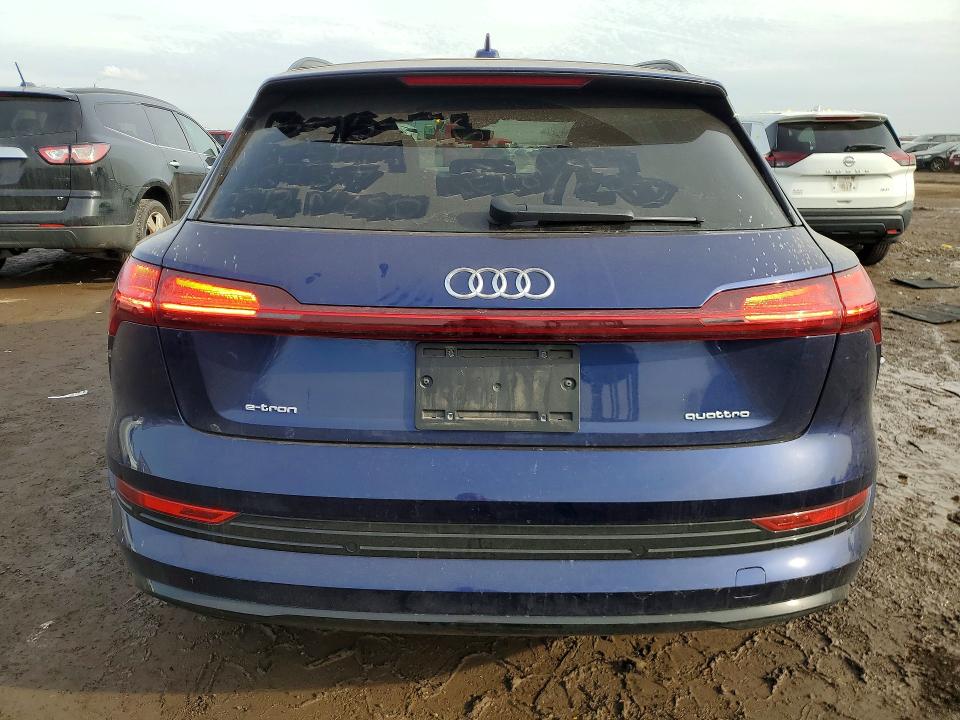 46537936 :رقم المزاد ، WA1AAAGE9NB009732 vin ، 2022 Audi E-tron مزاد بيع