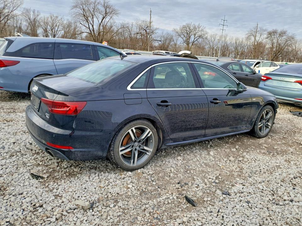 46983266 :رقم المزاد ، WAULMAF4XJA140096 vin ، 2018 Audi A4 مزاد بيع