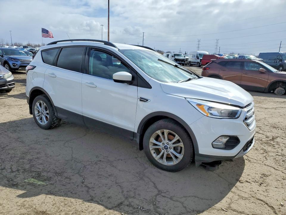 Продажа на аукционе авто 2018 Ford Escape, vin: 1FMCU0GD6JUD28085, номер лота: 46390146