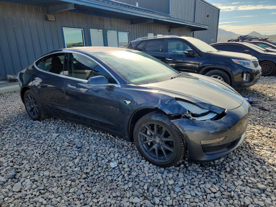 2018 Tesla Model 3 მანქანა იყიდება აუქციონზე, vin: 5YJ3E1EA1JF005040, აუქციონის ნომერი: 46113746