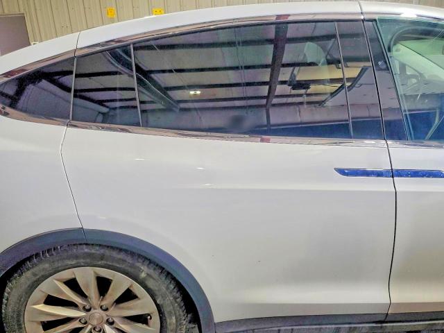 77919785 :رقم المزاد ، 5YJXCDE29HF043692 vin ، 2017 Tesla Model X مزاد بيع