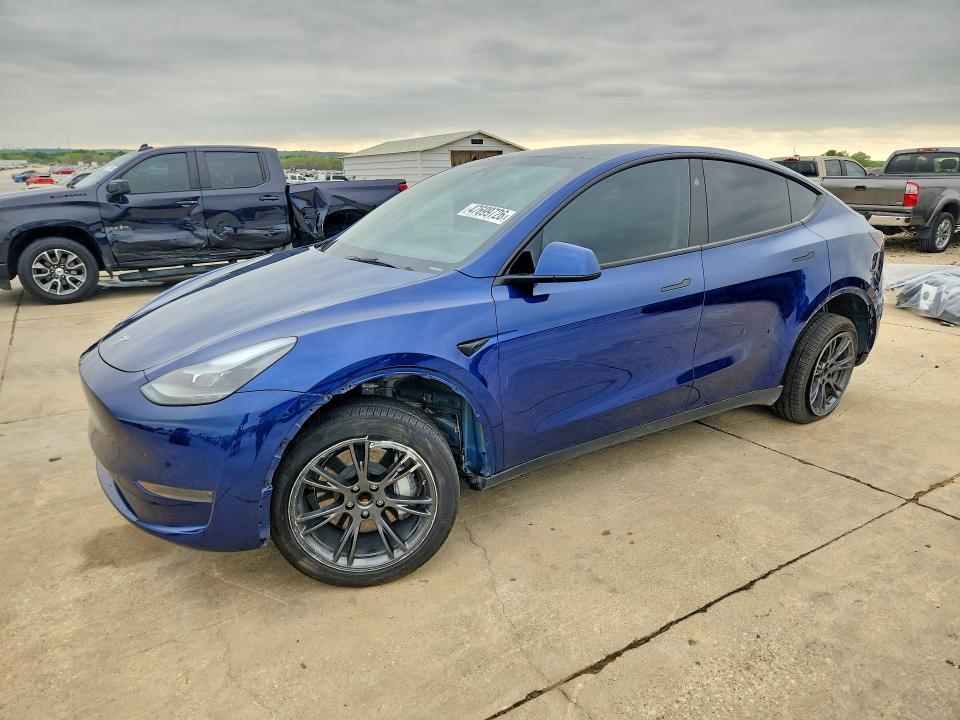 2024 Tesla Model Y მანქანა იყიდება აუქციონზე, vin: 7SAYGDED1RA321299, აუქციონის ნომერი: 47699726