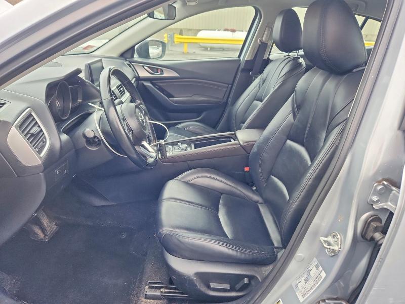 41597556 :رقم المزاد ، 3MZBN1V39JM205492 vin ، 2018 Mazda 3 مزاد بيع