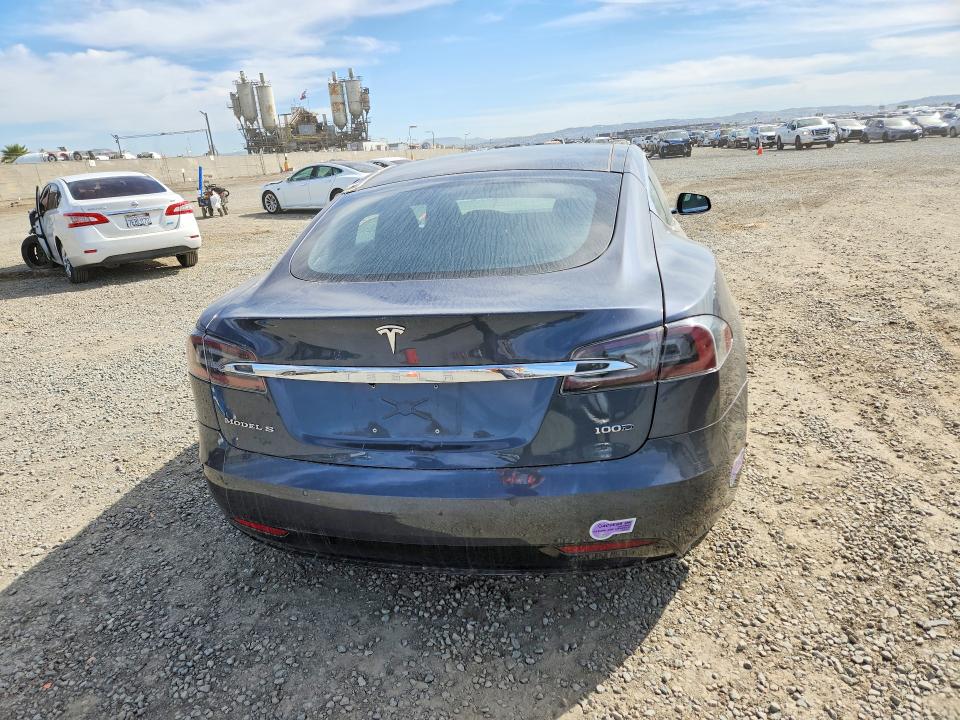 46188746 :رقم المزاد ، 5YJSA1E23JF261860 vin ، 2018 Tesla Model S مزاد بيع