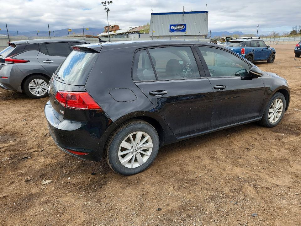 45569396 :رقم المزاد ، 3VW117AU8HM032406 vin ، 2017 Volkswagen Golf مزاد بيع