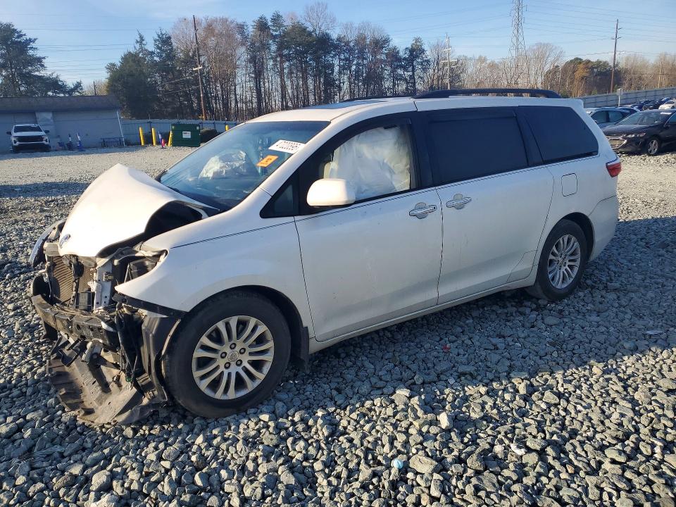 Aukcja sprzedaży 2016 Toyota Sienna, vin: 5TDYK3DC6GS700373, numer aukcji: 47020896