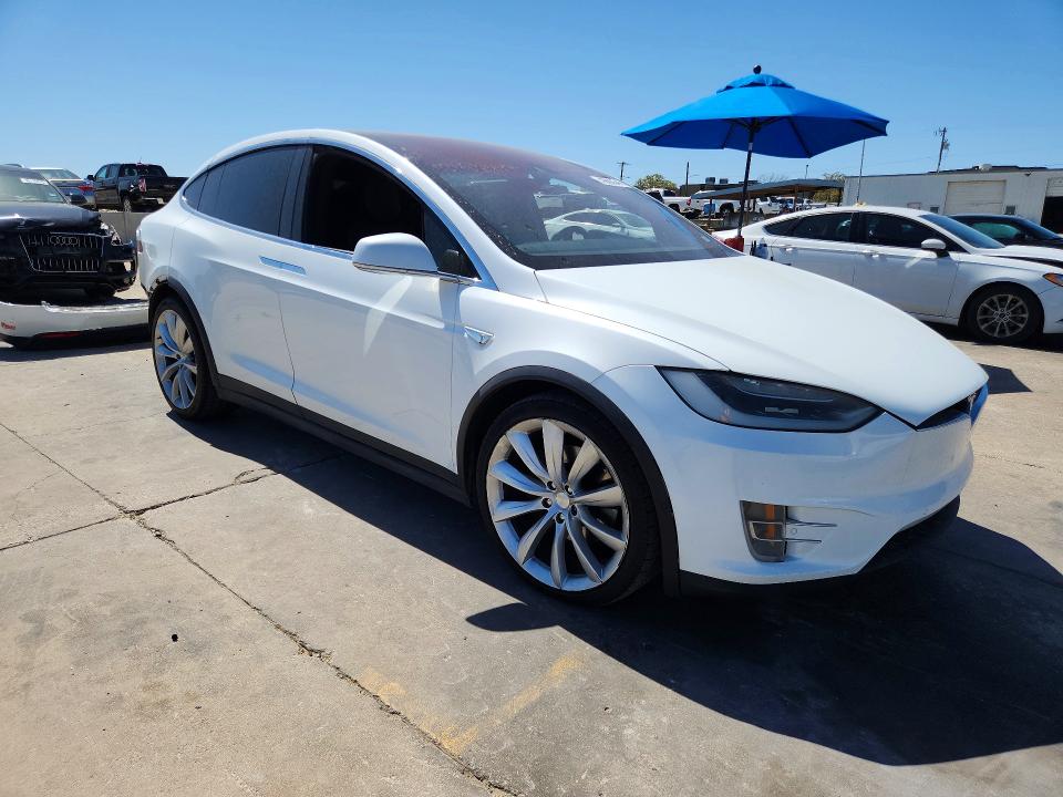 46890346 :رقم المزاد ، 5YJXCBE26GF021314 vin ، 2016 Tesla Model X مزاد بيع