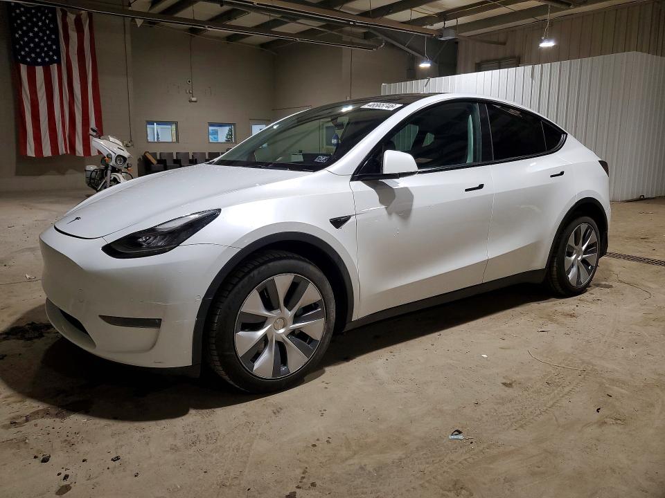 46565746 :رقم المزاد ، 7SAYGDEE9NA010335 vin ، 2022 Tesla Model Y مزاد بيع