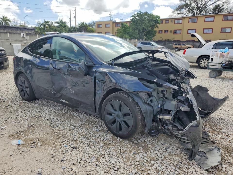 2024 Tesla Model Y მანქანა იყიდება აუქციონზე, vin: 7SAYGAEE3RF207072, აუქციონის ნომერი: 41603386