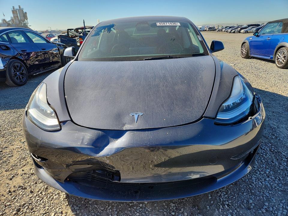 45871436 :رقم المزاد ، 5YJ3E1EB9NF276250 vin ، 2022 Tesla Model 3 مزاد بيع