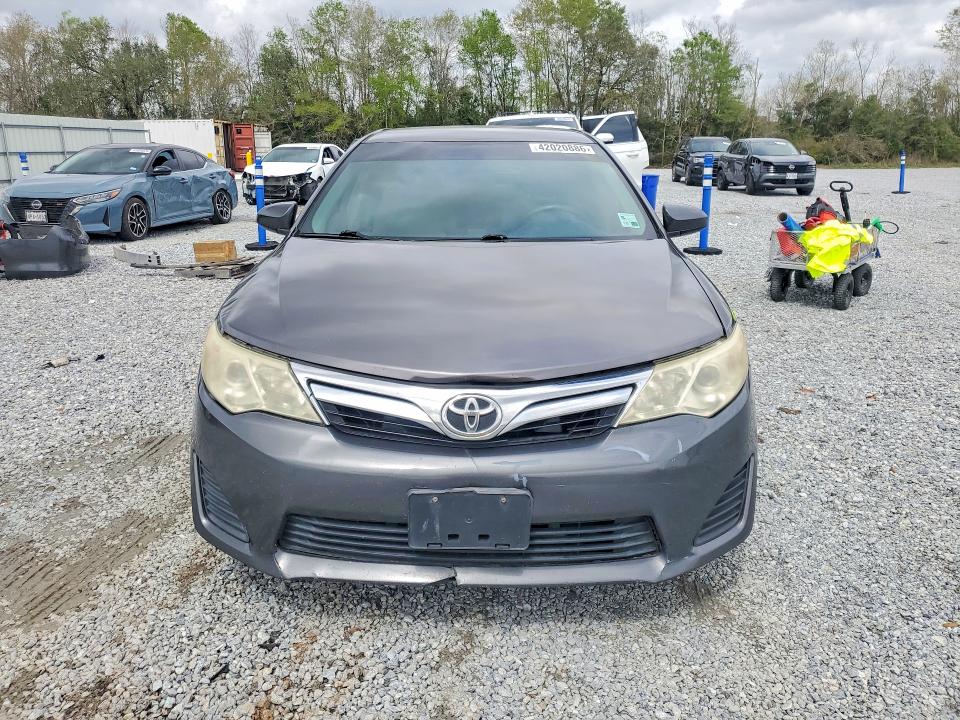 42020886 :رقم المزاد ، 4T1BF1FK9EU418381 vin ، 2014 Toyota Camry مزاد بيع