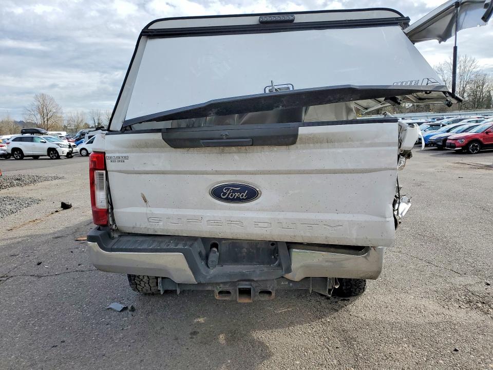46355806 :رقم المزاد ، 1FT8W3BT2JEC72421 vin ، 2018 Ford F350 مزاد بيع