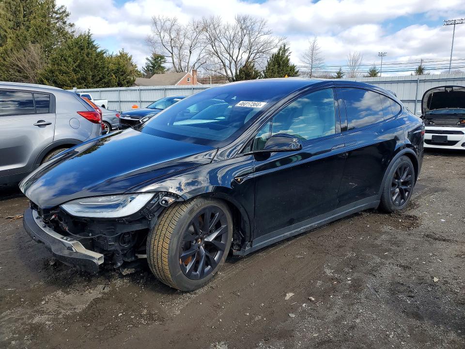 46017366 :رقم المزاد ، 7SAXCBE54NF361460 vin ، 2022 Tesla Model X مزاد بيع