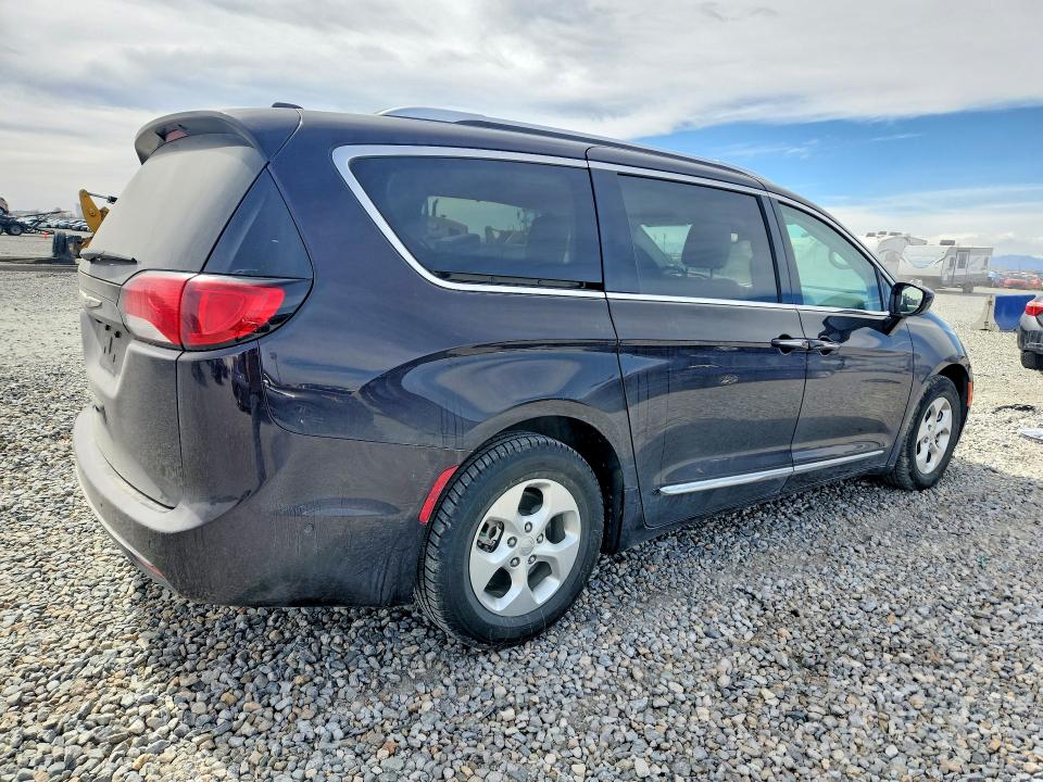 45814826 :رقم المزاد ، 2C4RC1EG6HR525561 vin ، 2017 Chrysler Pacifica مزاد بيع