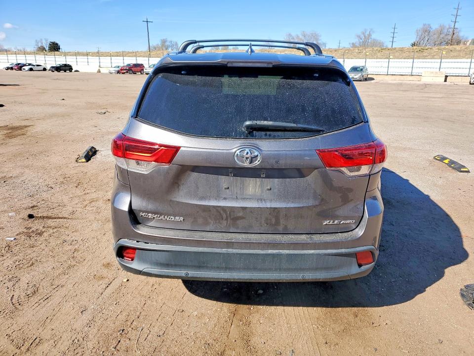 2018 Toyota Highlander მანქანა იყიდება აუქციონზე, vin: 5TDJZRFH4JS534807, აუქციონის ნომერი: 46307006