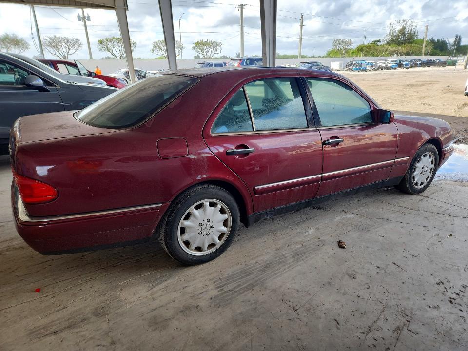 48253996 :رقم المزاد ، WDBJF25H8XA825025 vin ، 1999 Mercedes-benz E مزاد بيع