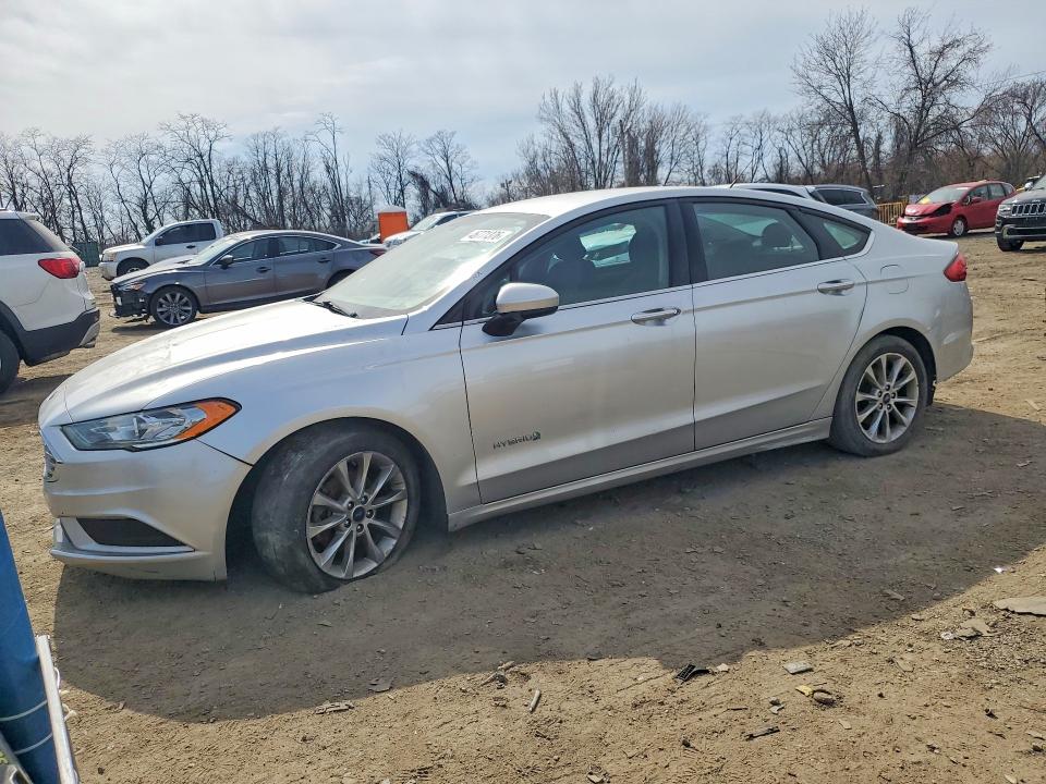 46771376 :رقم المزاد ، 3FA6P0LU3HR285363 vin ، 2017 Ford Fusion مزاد بيع