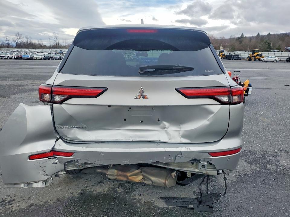 47951316 :رقم المزاد ، JA4J4UA88NZ077684 vin ، 2022 Mitsubishi Outlander مزاد بيع