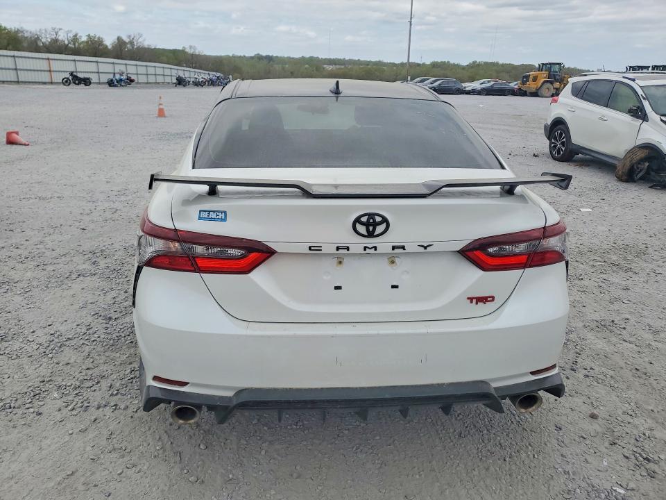 48125626 :رقم المزاد ، 4T1KZ1AK7MU058590 vin ، 2021 Toyota Camry مزاد بيع
