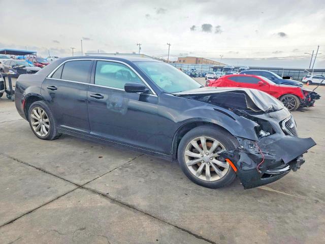 41606436 :رقم المزاد ، 2C3CCARG2JH235026 vin ، 2018 Chrysler 300 مزاد بيع