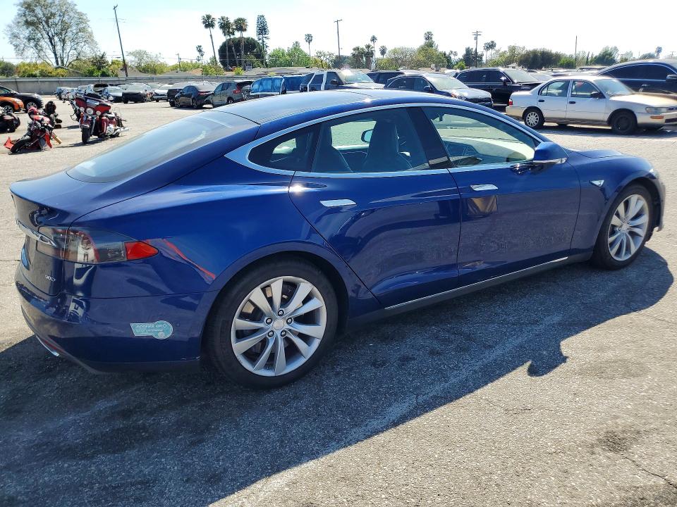 47655356 :رقم المزاد ، 5YJSA1V23FF097453 vin ، 2015 Tesla Model S مزاد بيع