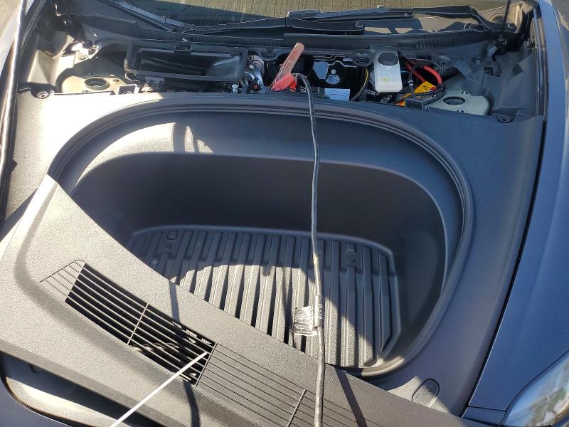42074736 :رقم المزاد ، 5YJ3E1EAXSF970884 vin ، 2025 Tesla Model 3 مزاد بيع